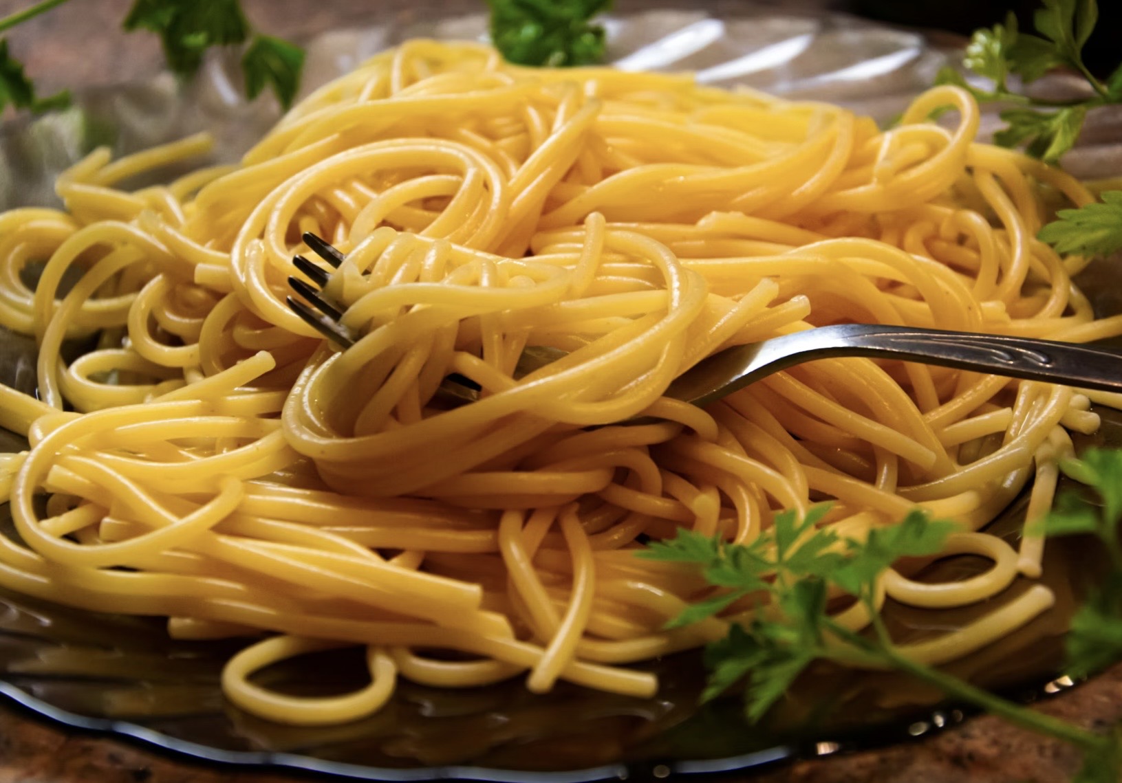 Spaghetti ai gamberetti e limone con scorza d’Arancia del Sud